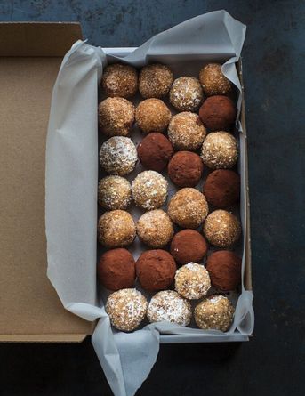 Cashew Coconut Fig Energy Balls